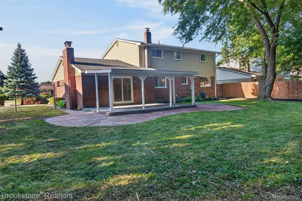 16072 Wrotham Court Clinton Charter Township MI 48038