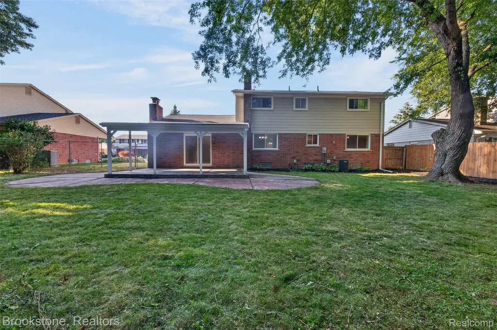 16072 Wrotham Court Clinton Charter Township MI 48038