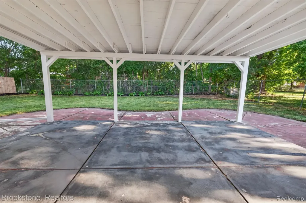 16072 Wrotham Court Clinton Charter Township MI 48038