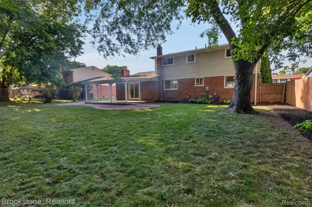 16072 Wrotham Court Clinton Charter Township MI 48038