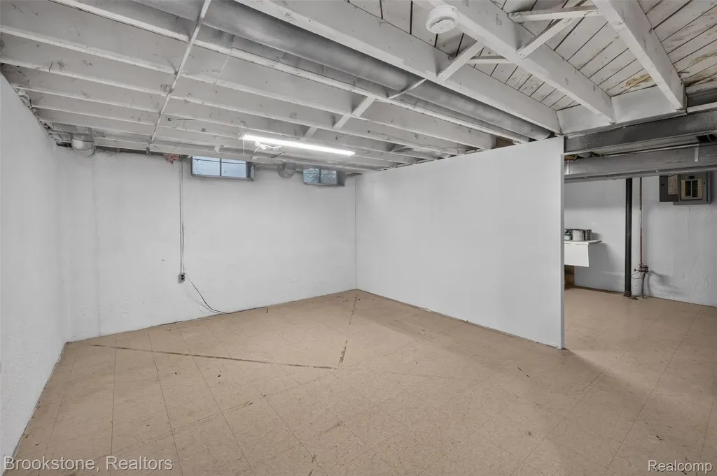 16072 Wrotham Court Clinton Charter Township MI 48038