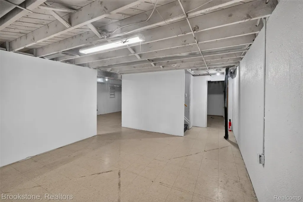 16072 Wrotham Court Clinton Charter Township MI 48038