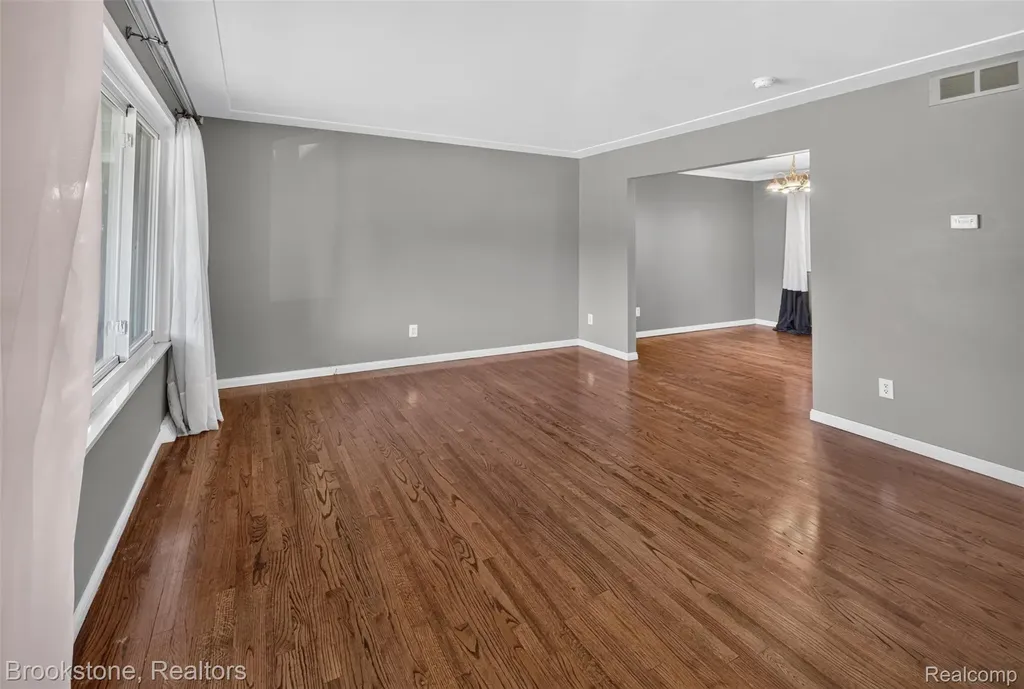 16072 Wrotham Court Clinton Charter Township MI 48038