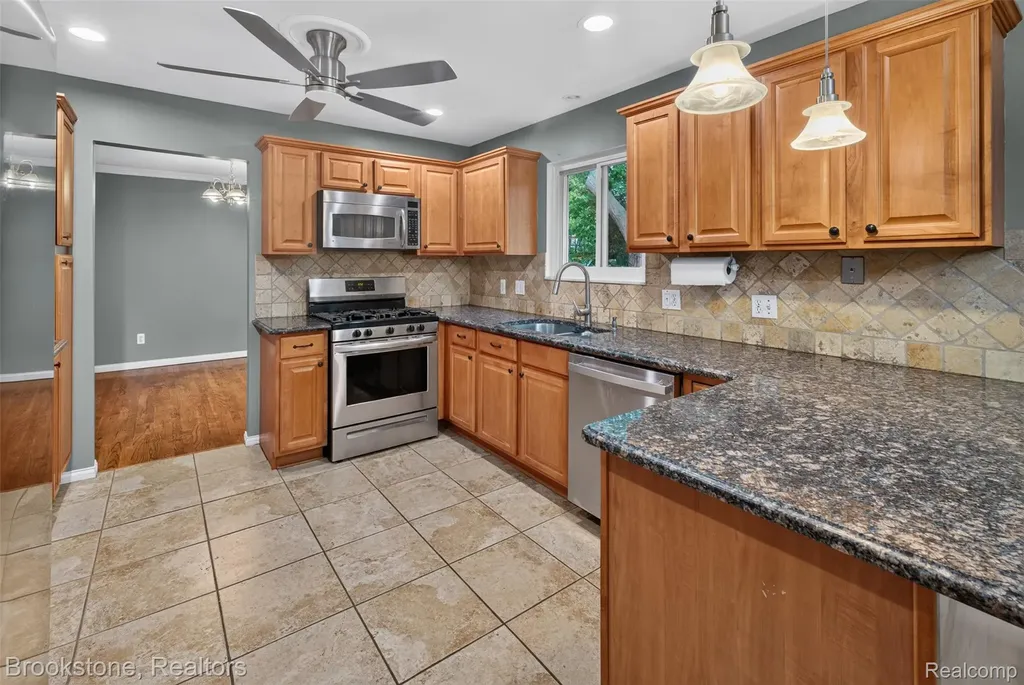 16072 Wrotham Court Clinton Charter Township MI 48038