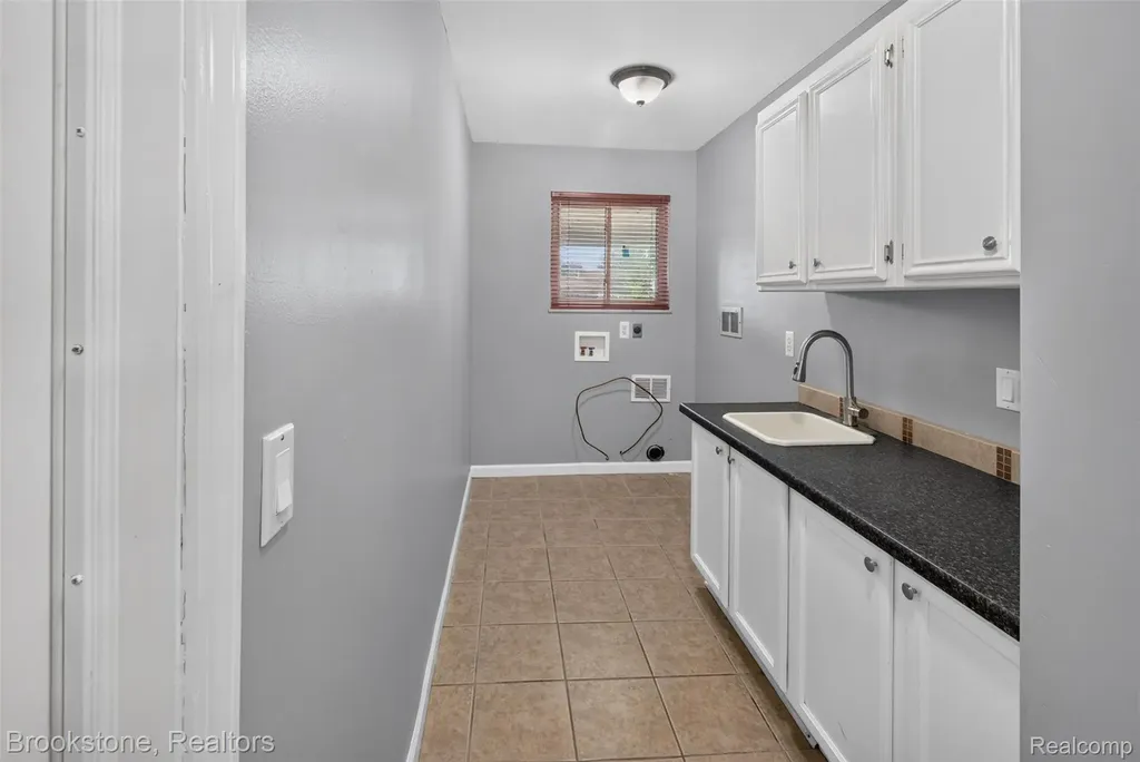 16072 Wrotham Court Clinton Charter Township MI 48038