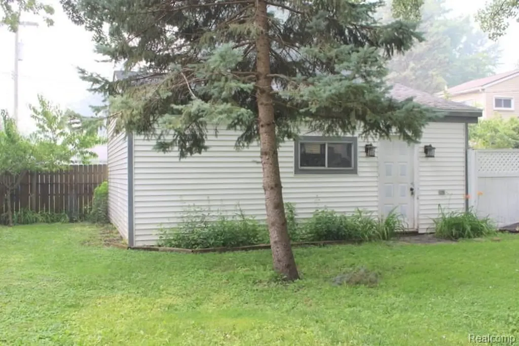 6841 Oldham Street Taylor City MI 48180