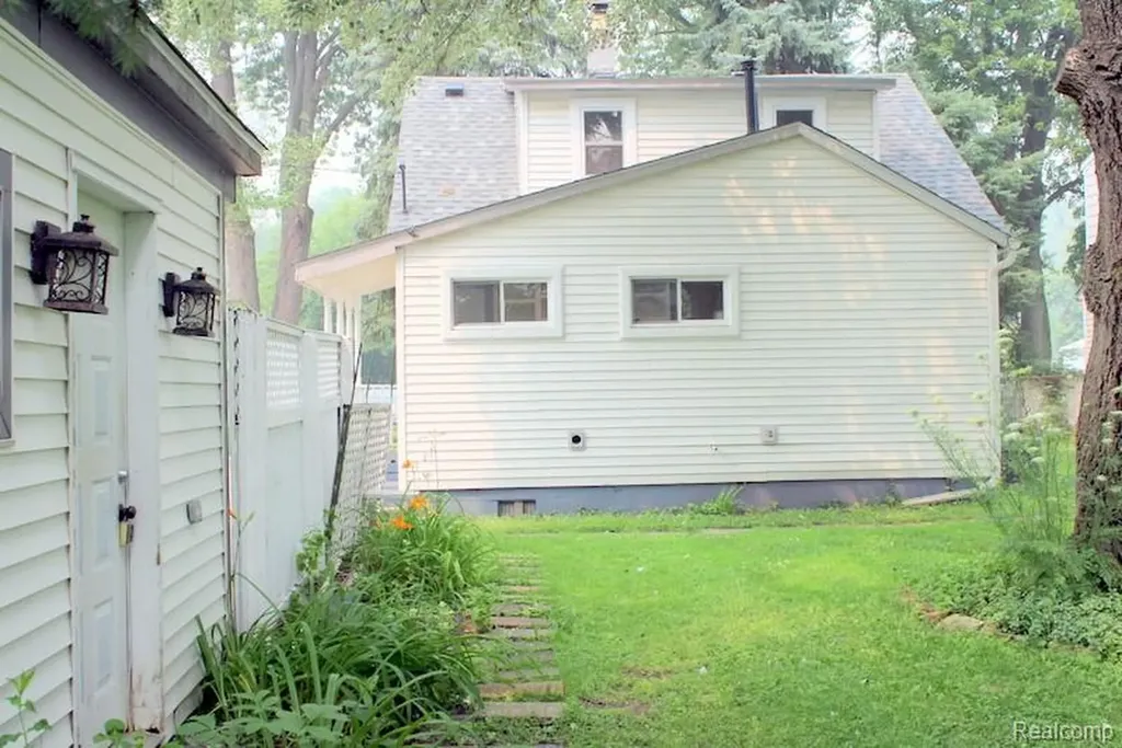 6841 Oldham Street Taylor City MI 48180