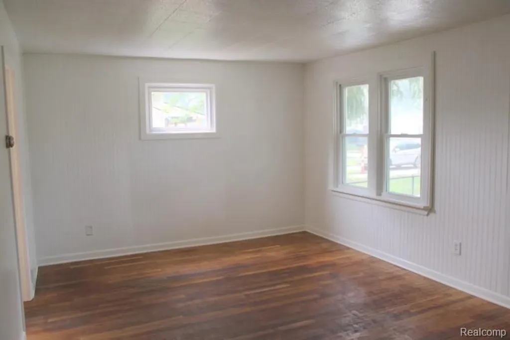 6841 Oldham Street Taylor City MI 48180