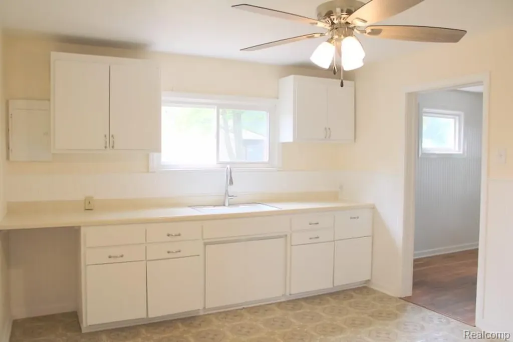 6841 Oldham Street Taylor City MI 48180