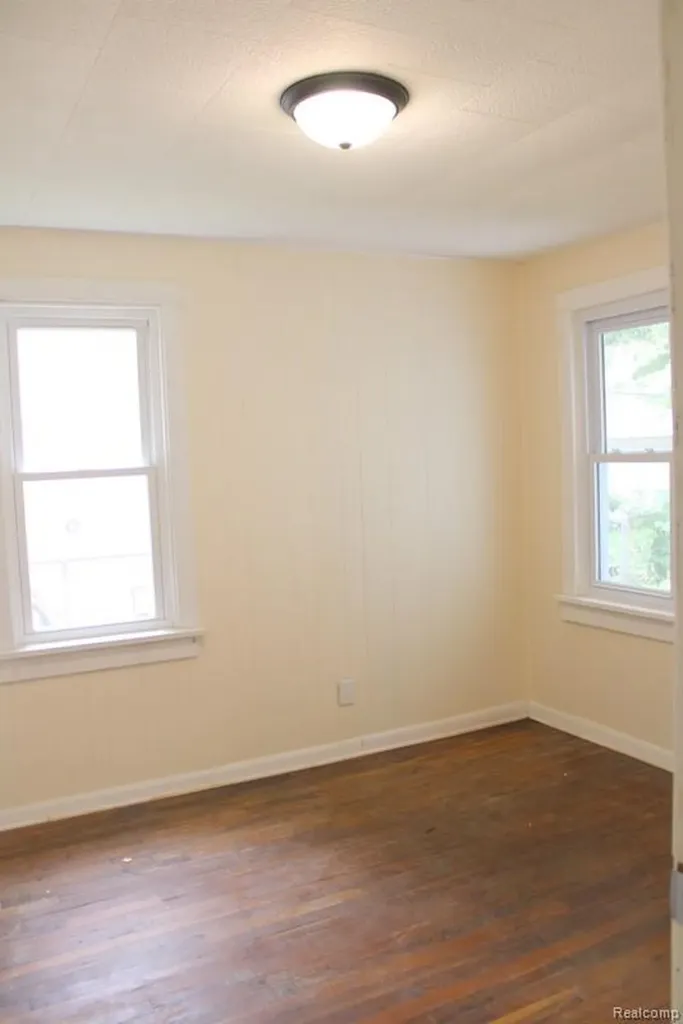 6841 Oldham Street Taylor City MI 48180