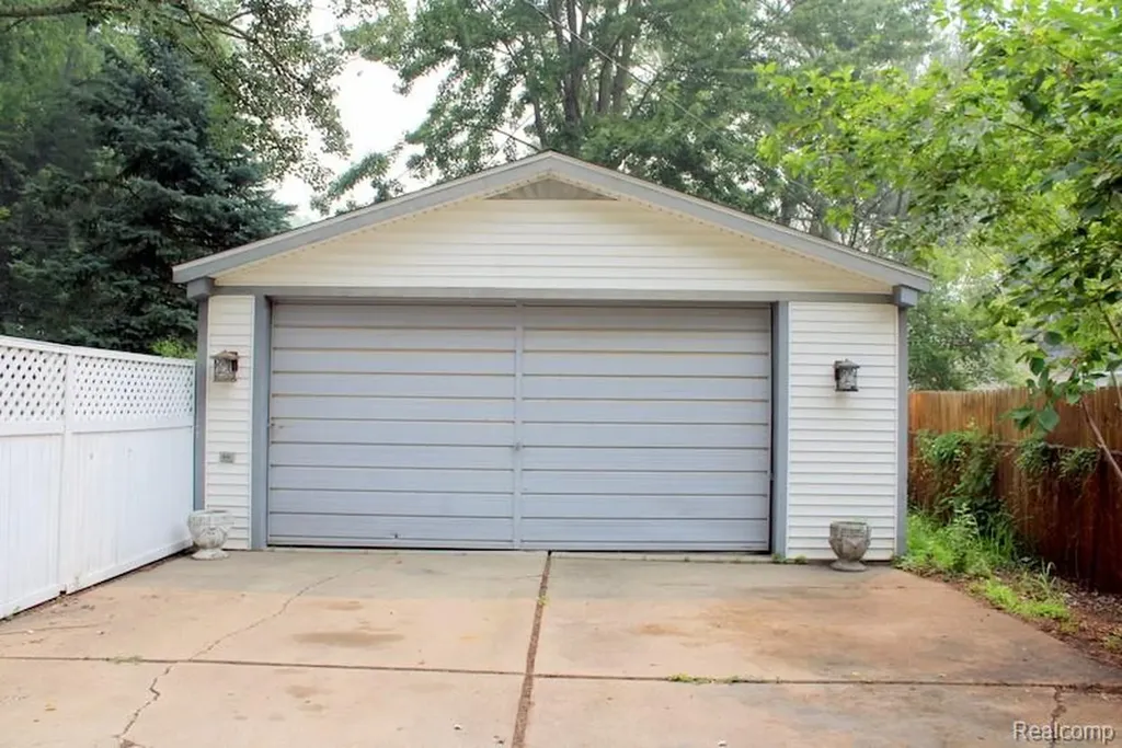 6841 Oldham Street Taylor City MI 48180