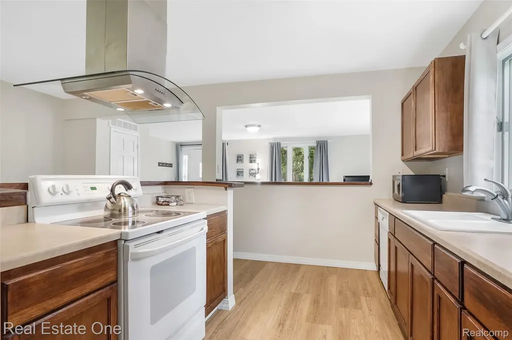 187 Clairemont Clairemont Drive Orion Charter Township MI 48362