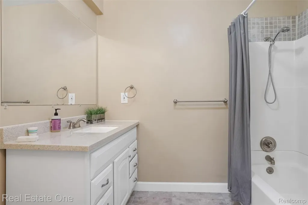187 Clairemont Drive Orion Charter Township MI 48362