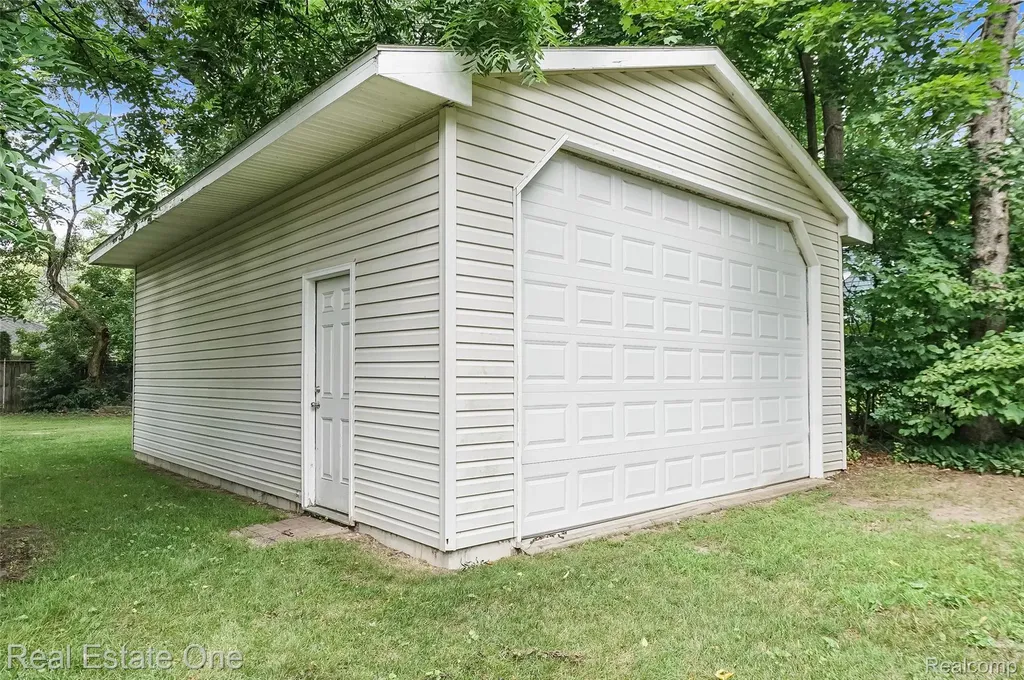 187 Clairemont Drive Orion Charter Township MI 48362