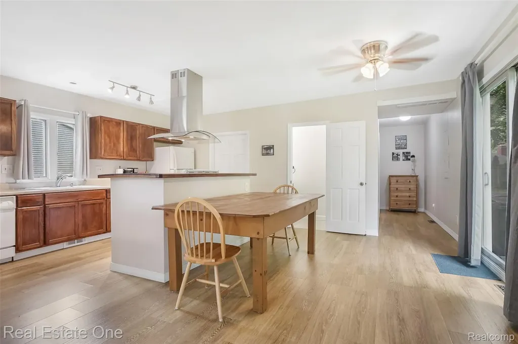 187 Clairemont Clairemont Drive Orion Charter Township MI 48362