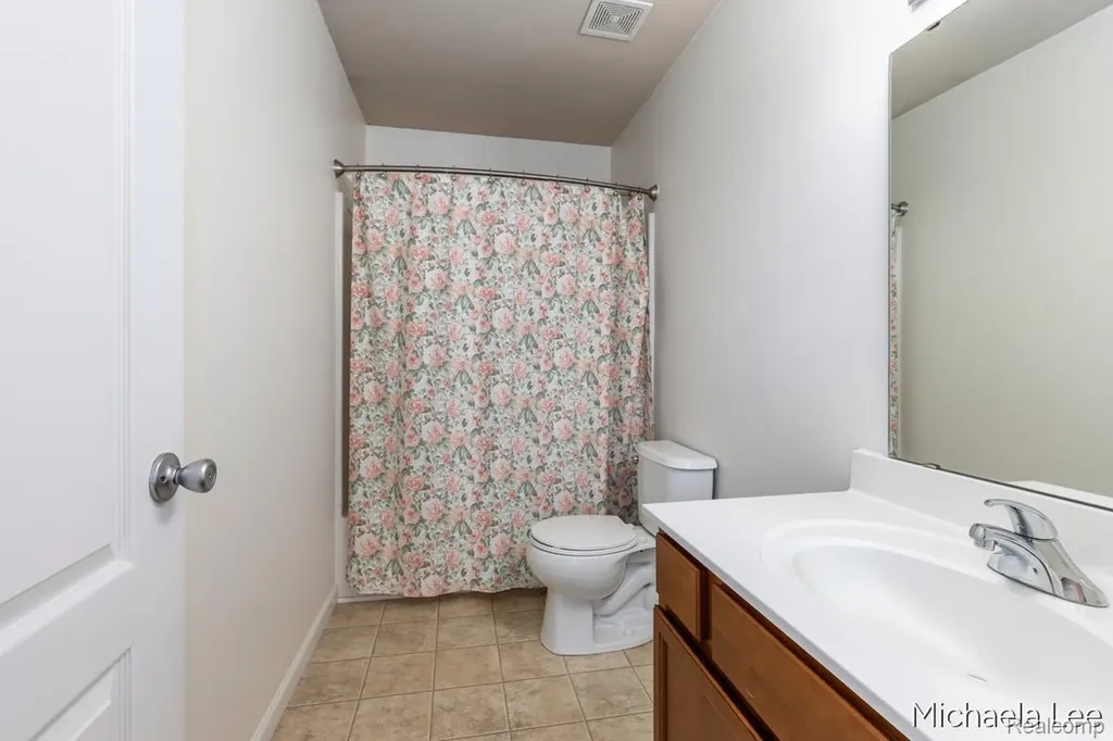 607 Nantucket Drive Lansing City MI 48906