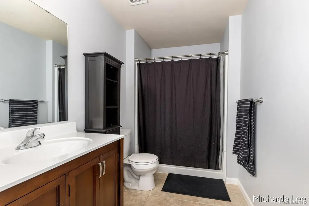607 Nantucket Drive Lansing City MI 48906
