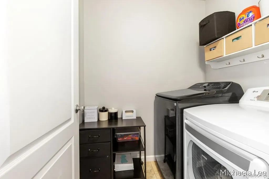607 Nantucket Drive Lansing City MI 48906