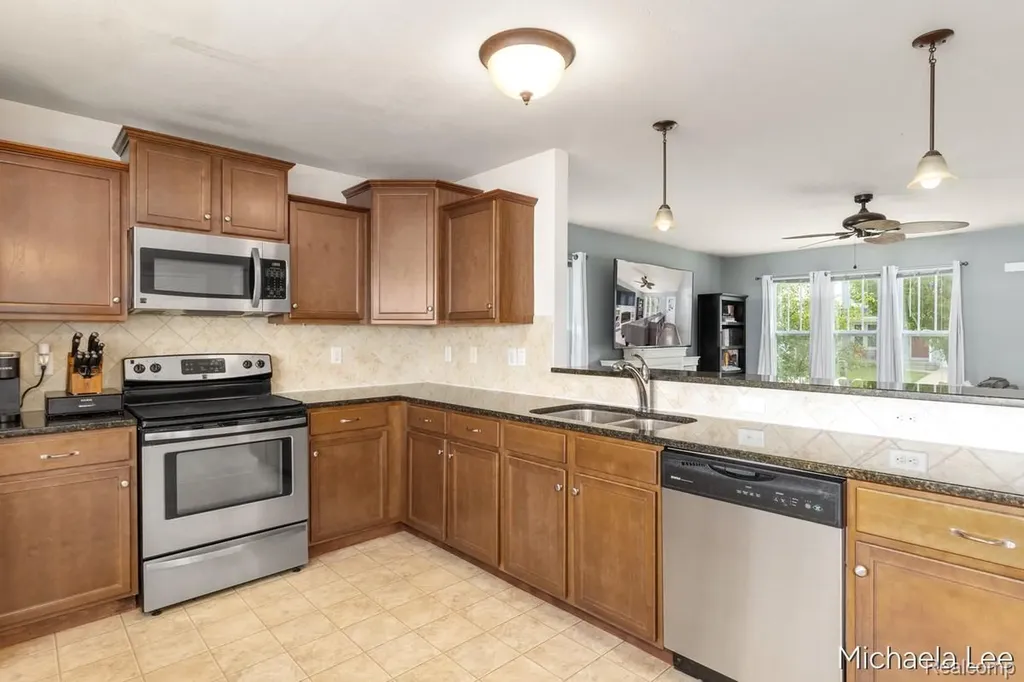 607 Nantucket Drive Lansing City MI 48906