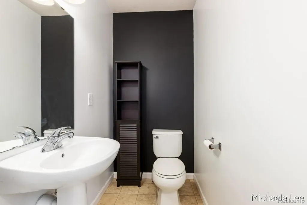 607 Nantucket Drive Lansing City MI 48906