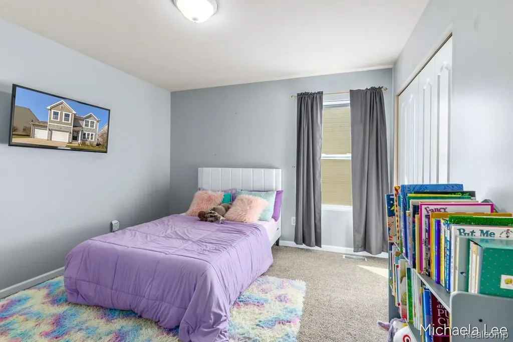 607 Nantucket Drive Lansing City MI 48906