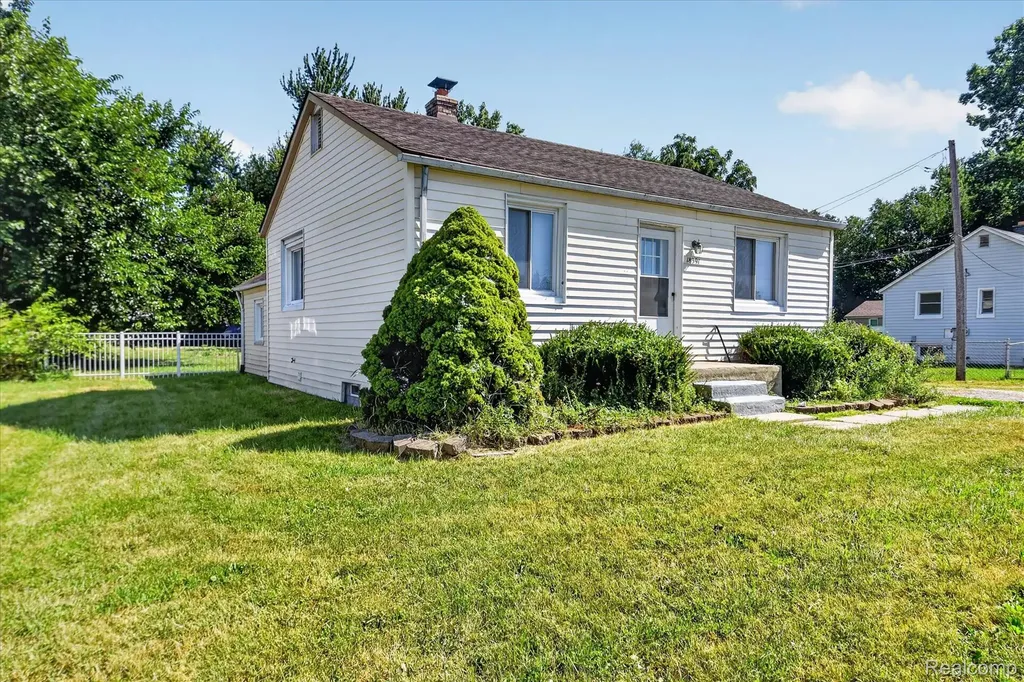 18391 Masonic Fraser City MI 48026