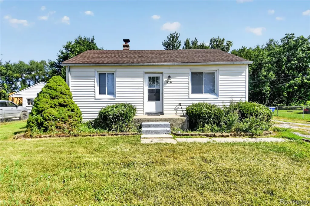 18391 Masonic Fraser City MI 48026