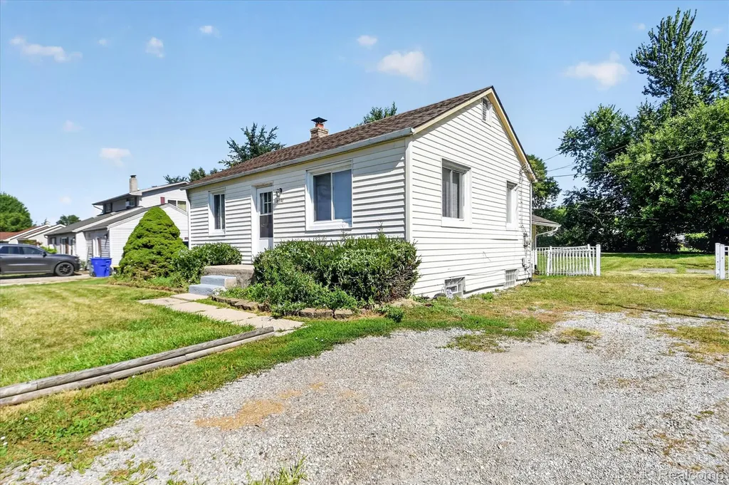 18391 Masonic Fraser City MI 48026
