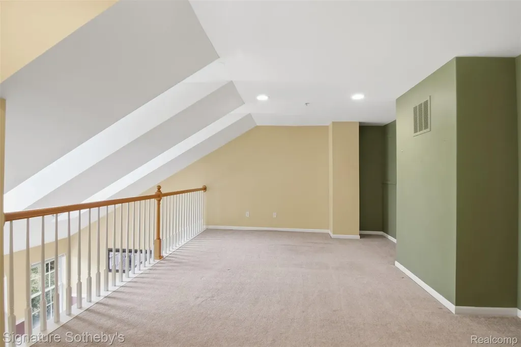 1091 Beaver Run Troy City MI 48083