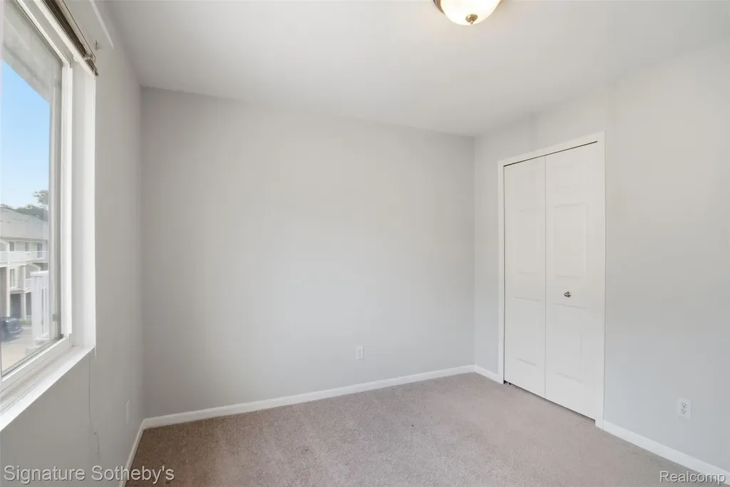 1091 Beaver Run Troy City MI 48083