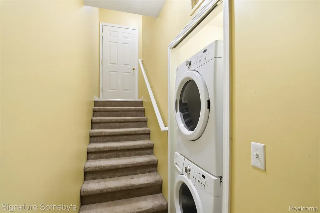 1091 Beaver Run Troy City MI 48083