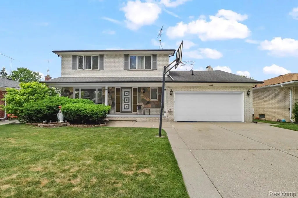 26449 Haverhill Drive Warren City MI 48091