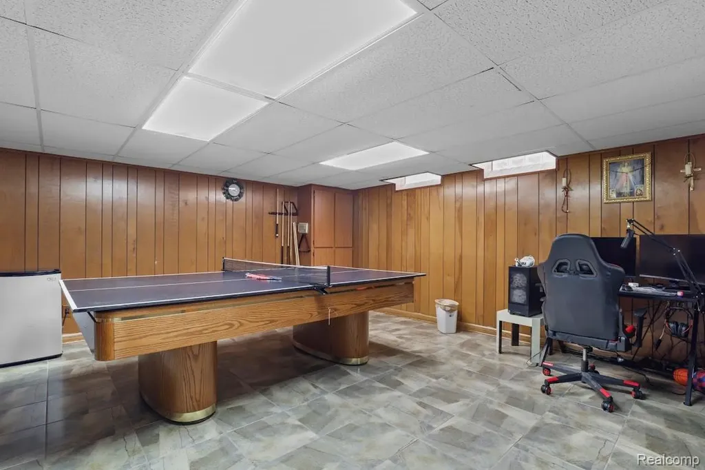 26449 Haverhill Drive Warren City MI 48091