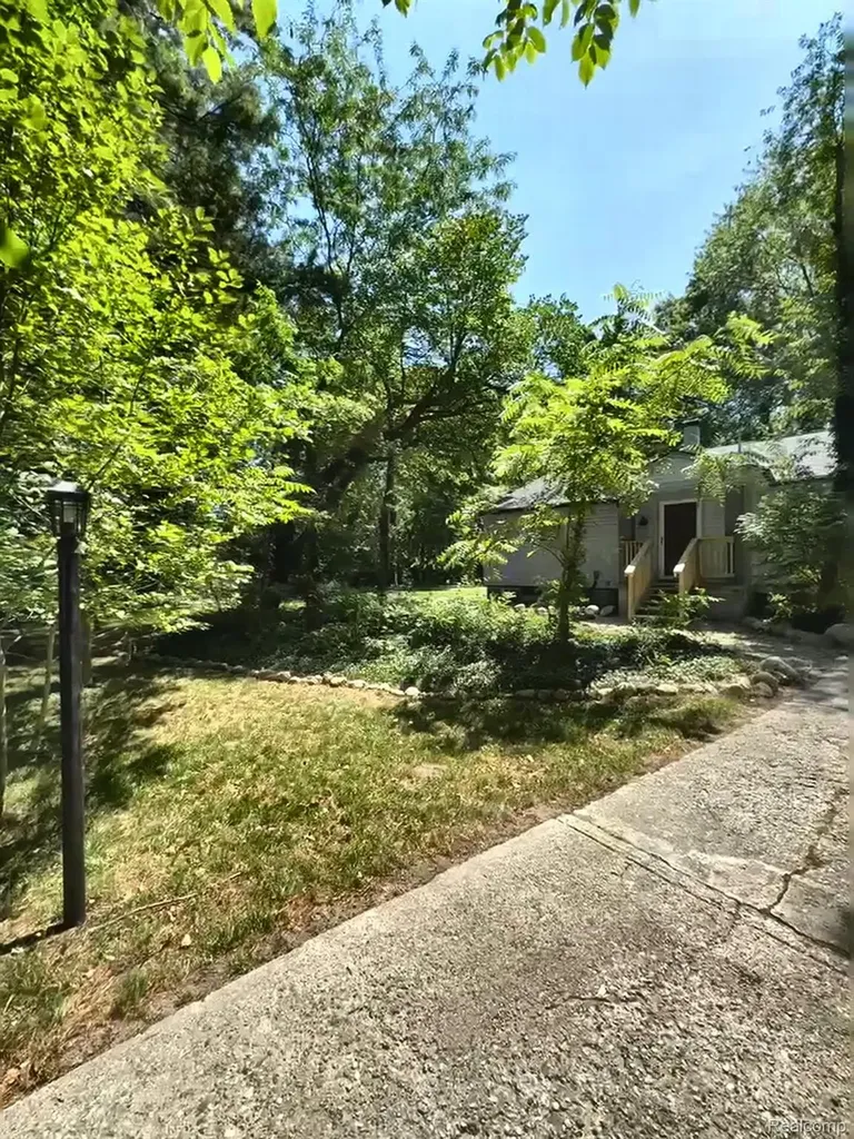 26800 Ballard Street Harrison Charter Township MI 48045