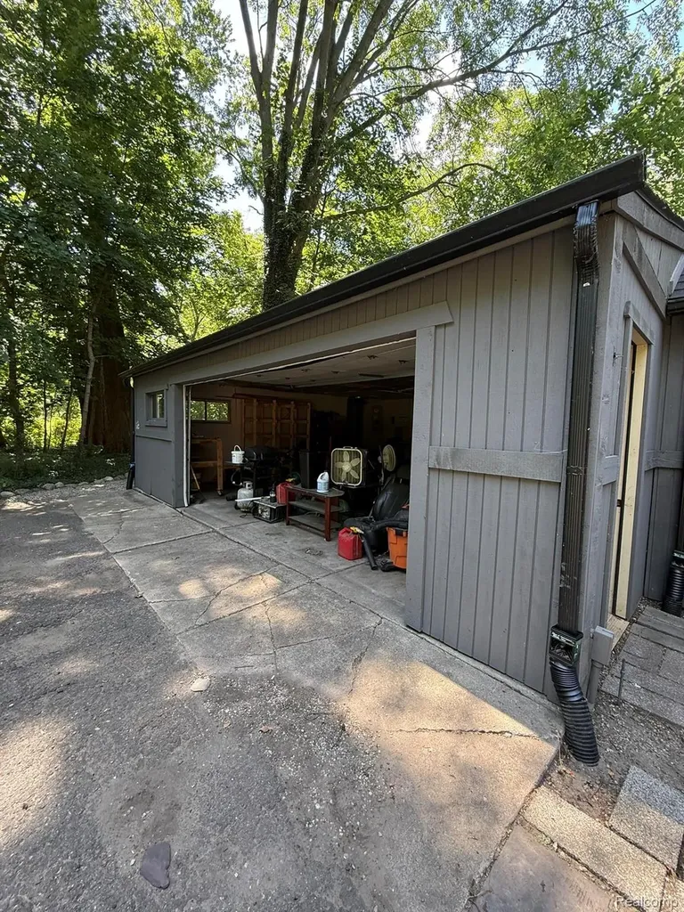 26800 Ballard Street Harrison Charter Township MI 48045