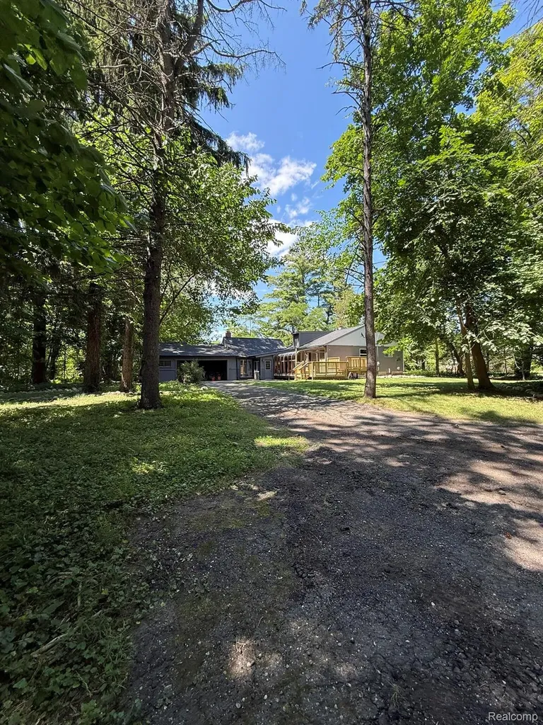 26800 Ballard Street Harrison Charter Township MI 48045