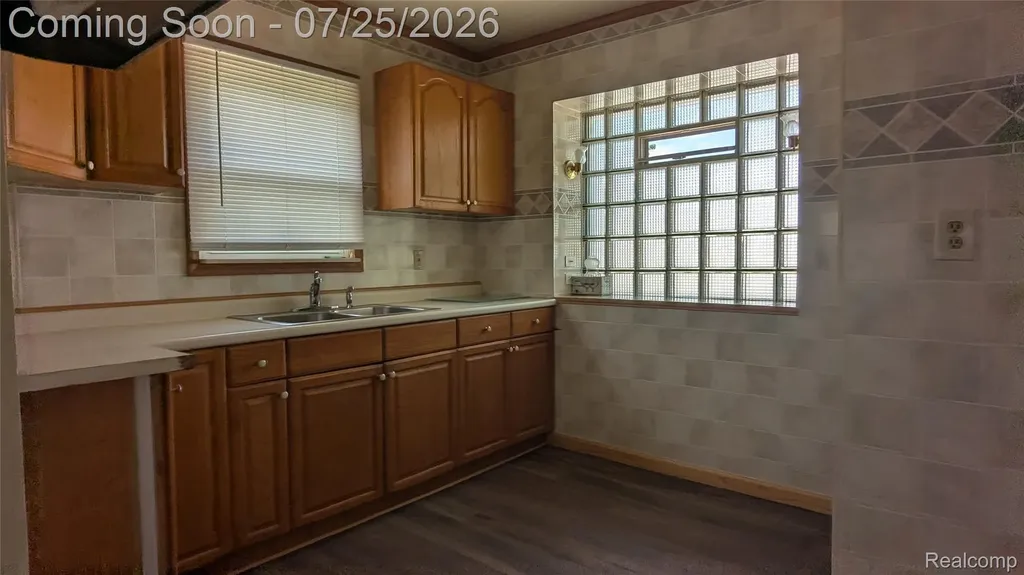 463 Raeburn Street Pontiac City MI 48342