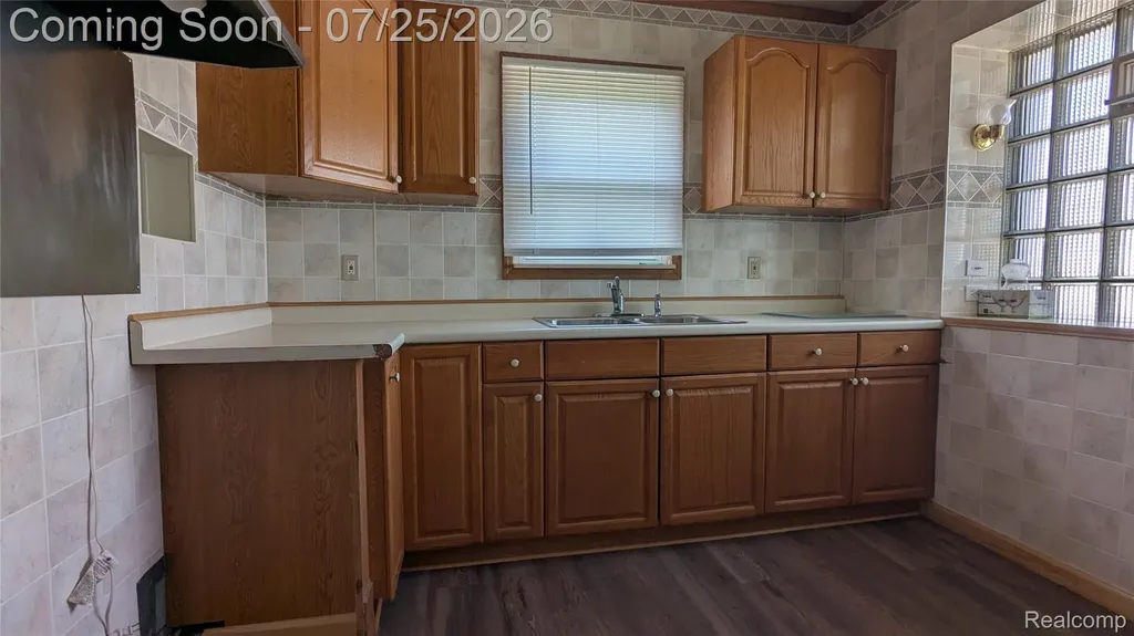463 Raeburn Street Pontiac City MI 48342