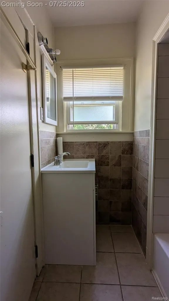 463 Raeburn Street Pontiac City MI 48342