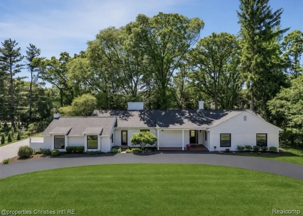 1257 Charrington Road Bloomfield Hills City MI 48301