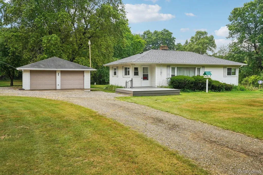 1909 Pero Lake Road Oregon Township MI 48446