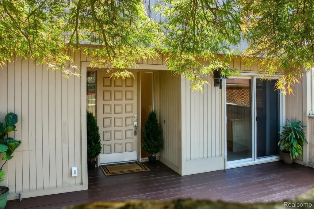 7364 Balsam Court Unit 32 West Bloomfield Charter Township MI 48322