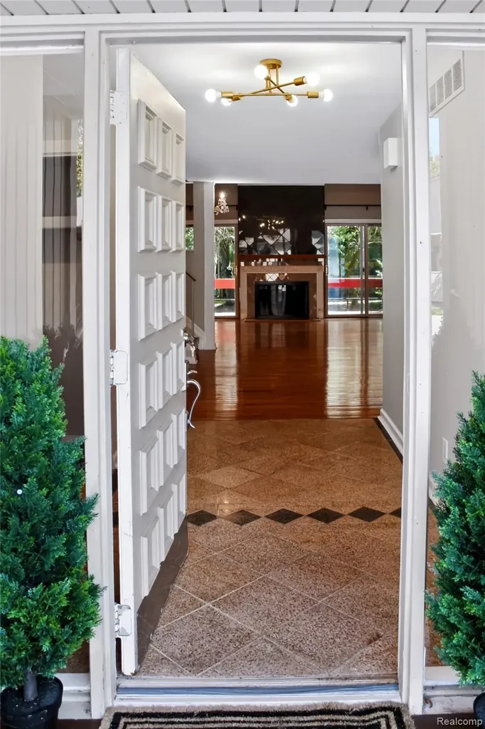 7364 Balsam Court Unit 32 West Bloomfield Charter Township MI 48322