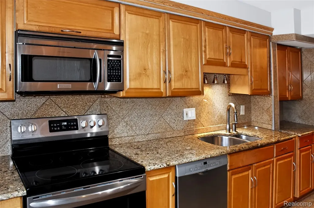 7364 Balsam Court Unit 32 West Bloomfield Charter Township MI 48322