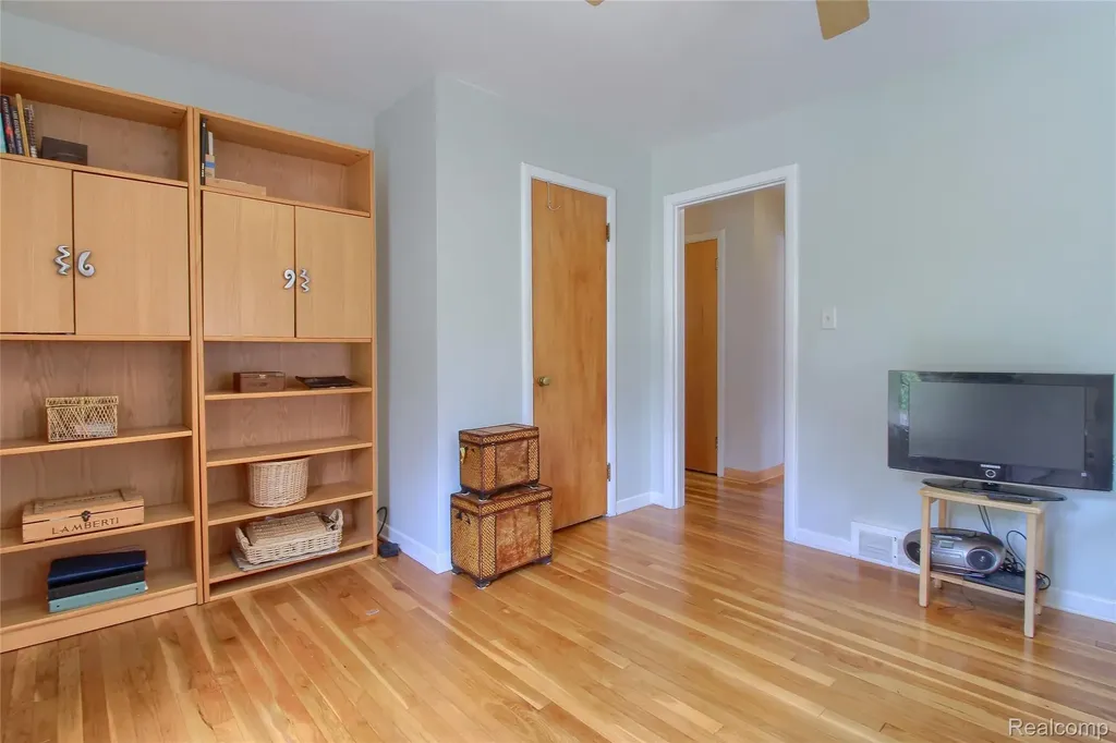 1910 Bonnieview Drive Royal Oak City MI 48073