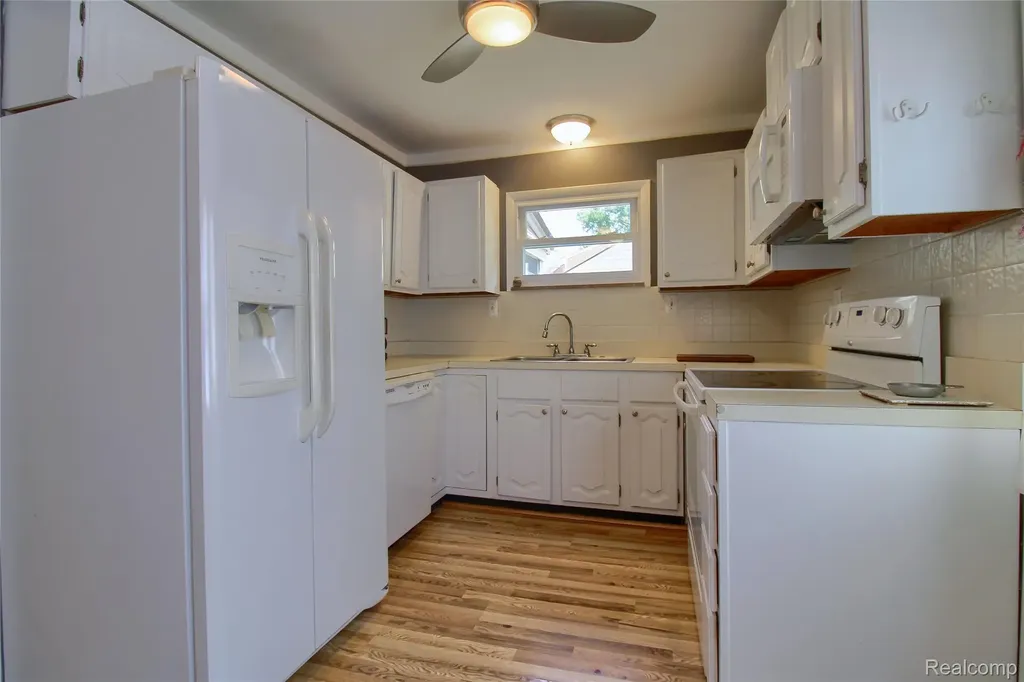 1910 Bonnieview Drive Royal Oak City MI 48073