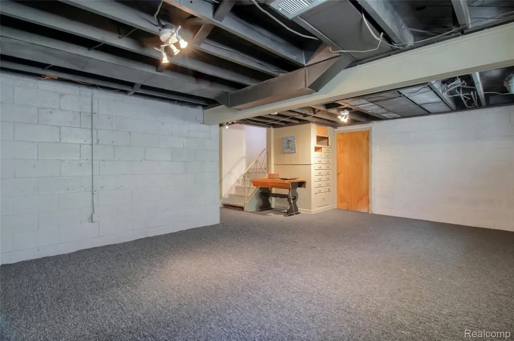 1910 Bonnieview Drive Royal Oak City MI 48073