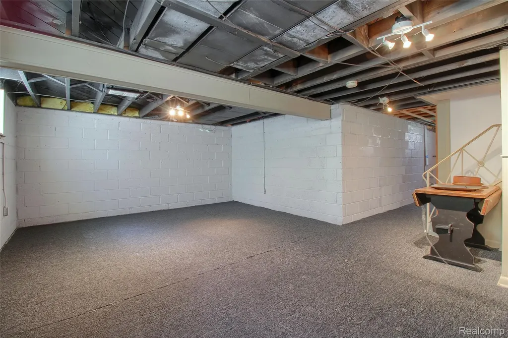 1910 Bonnieview Drive Royal Oak City MI 48073