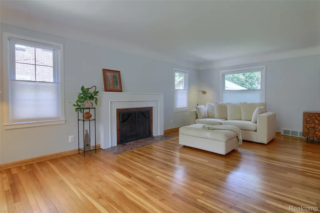 1910 Bonnieview Drive Royal Oak City MI 48073