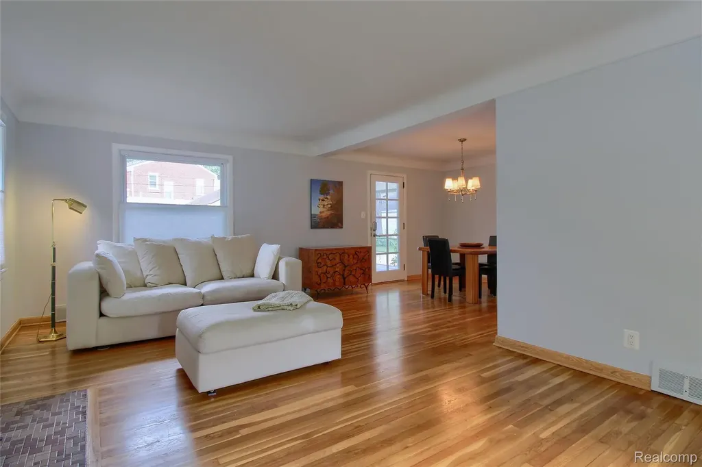 1910 Bonnieview Drive Royal Oak City MI 48073